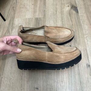 Eileen Fisher Womens Beige Lugged Sole Suede Loafers 7